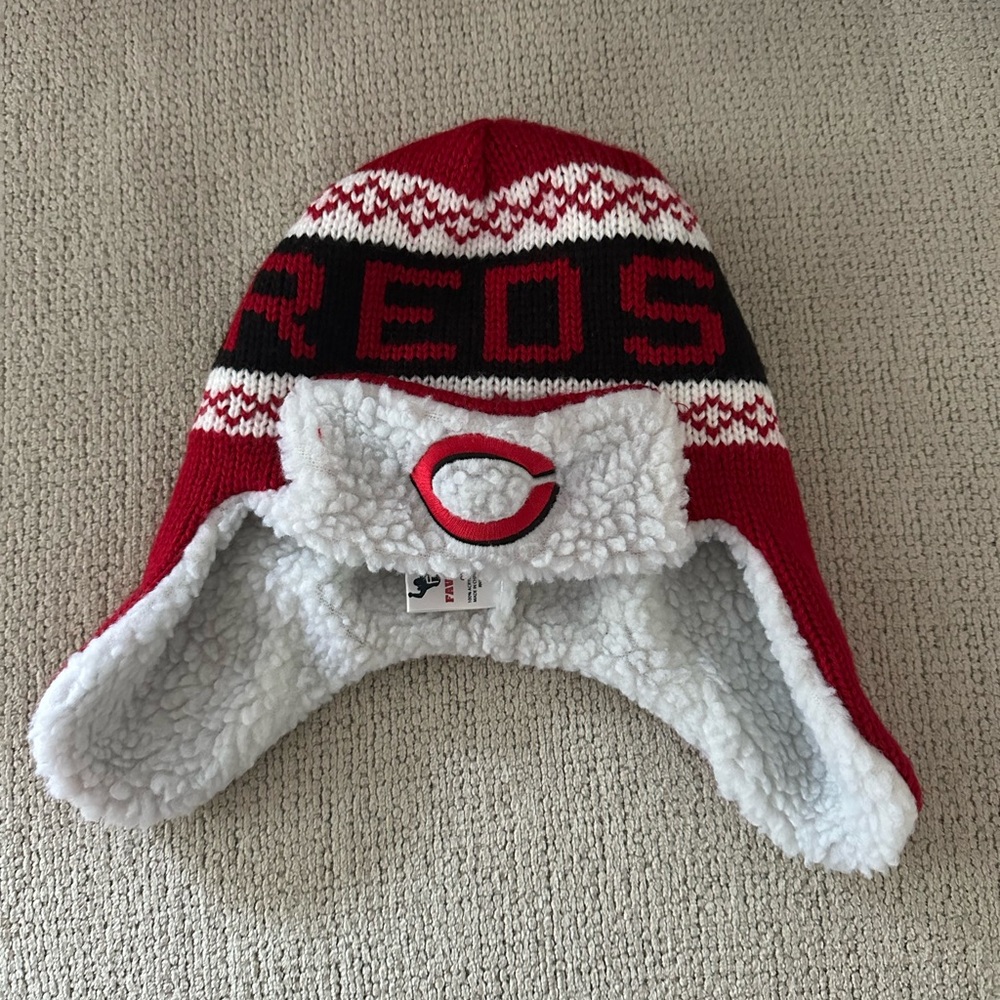 Cincinnati Reds Hat Red, Black, and‎ White Knit Winter Hat
